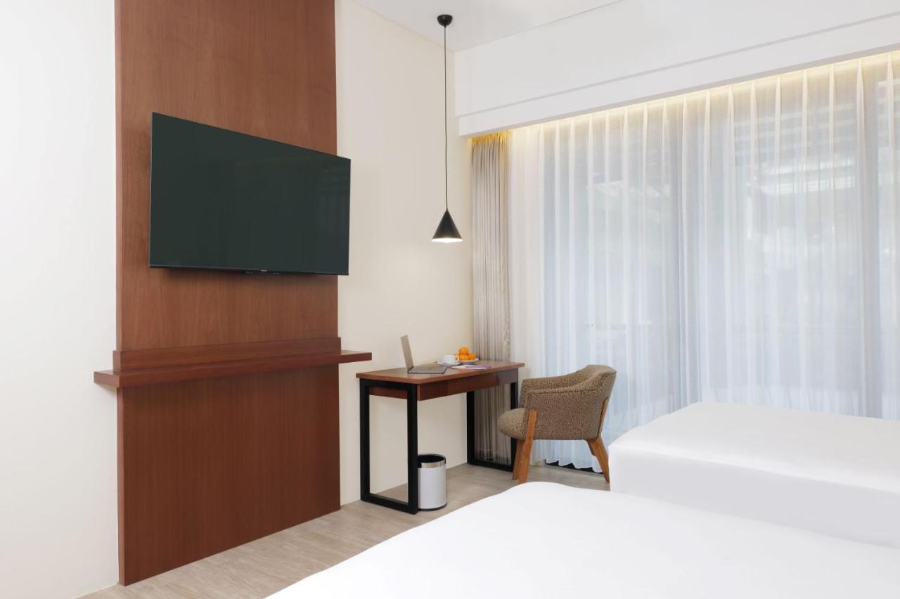 Fox Harris Hotel & Convention Banjarnegara Exterior foto
