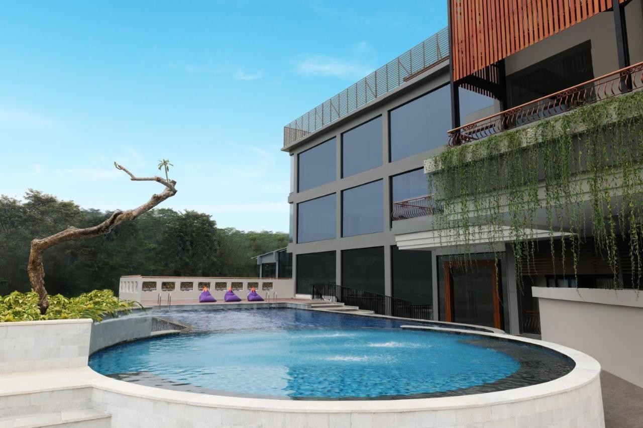 Fox Harris Hotel & Convention Banjarnegara Exterior foto